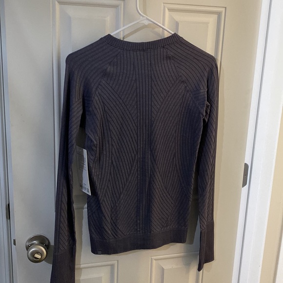 NWT Lululemon Grey Rest Less Pullover Size 6 (small) - Picture 2 of 3